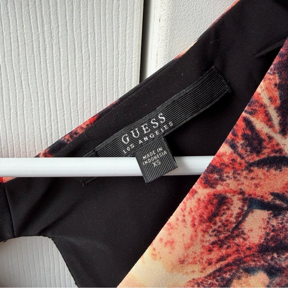 Guess cropped sleeveless top - Picture 3 of 6